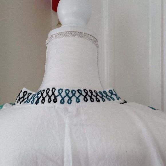Floral Boho Embroidered "Coverup / Tunic" (Size L) White /Multicolor Floral - Picture 8 of 9